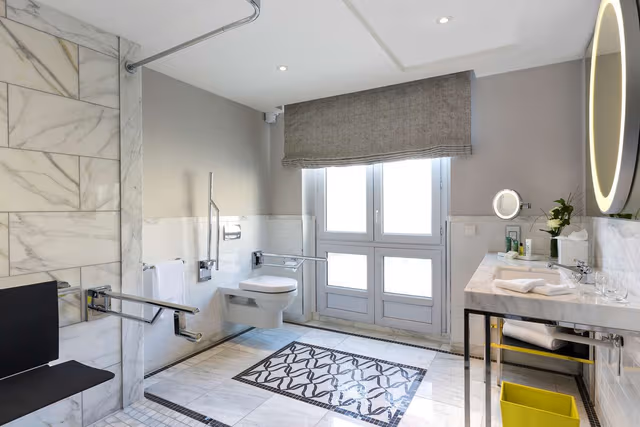 KING JUNIOR SUITE