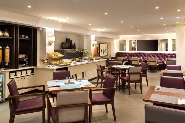 KING JUNIOR SUITE