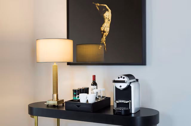 QUEEN JUNIOR SUITE