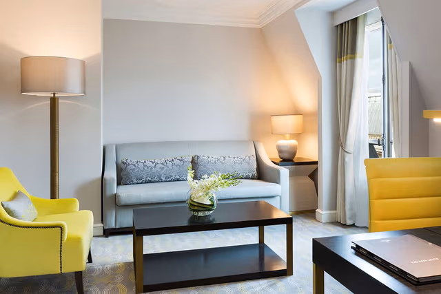 EXECUTIVE SUITE