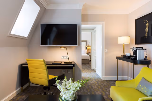 EXECUTIVE SUITE