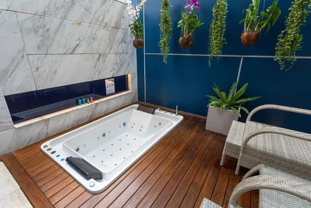 Deluxe Jacuzzi