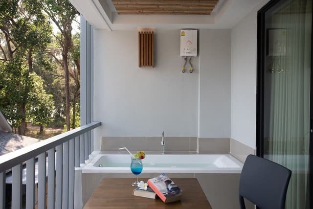 Deluxe Twin Room with Balcony