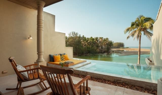 Seaside Pool Paradise Suite