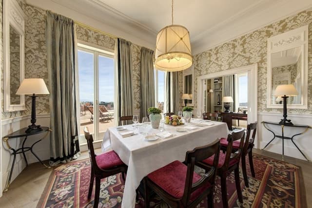 Suite (De La Ville)
