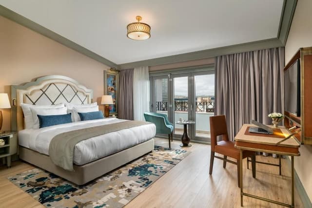 Deluxe Room with One King bed Sea View