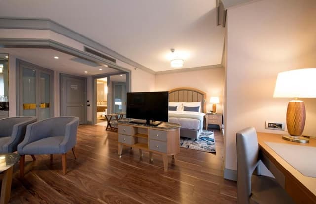 Executive Suite with One King Bed