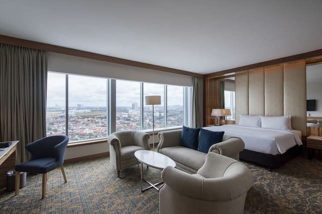 Premium Suite, 1 King Bed, Bathtub