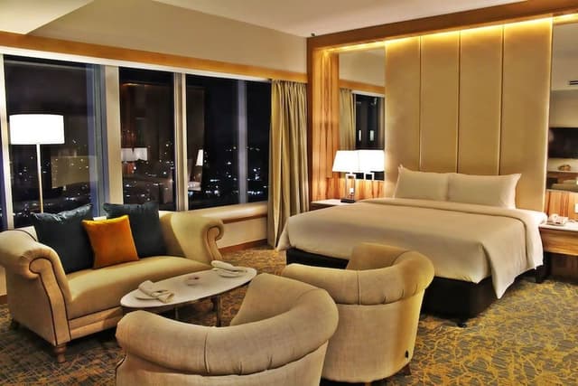 Premium Suite, 1 King Bed, Bathtub