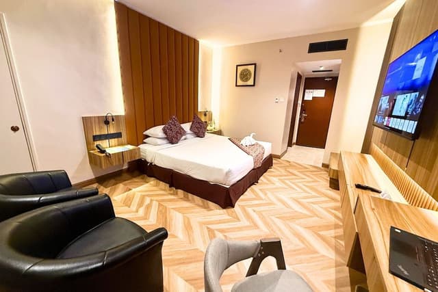 Deluxe Double Hill View Room