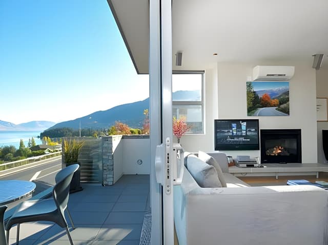 Lake View Two Bedroom Apartment with Two Bathrooms