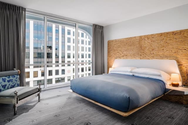 Suite, City View