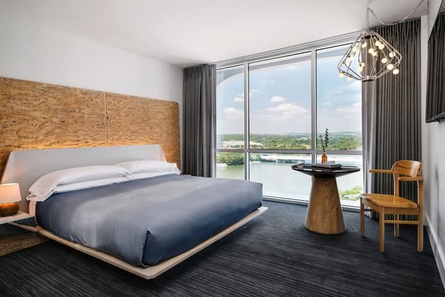 Suite, Lakeside
