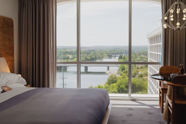 Suite, Lakeside