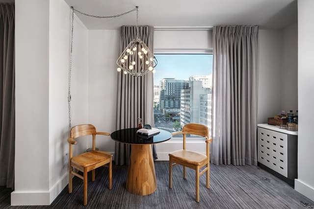 Suite, City View