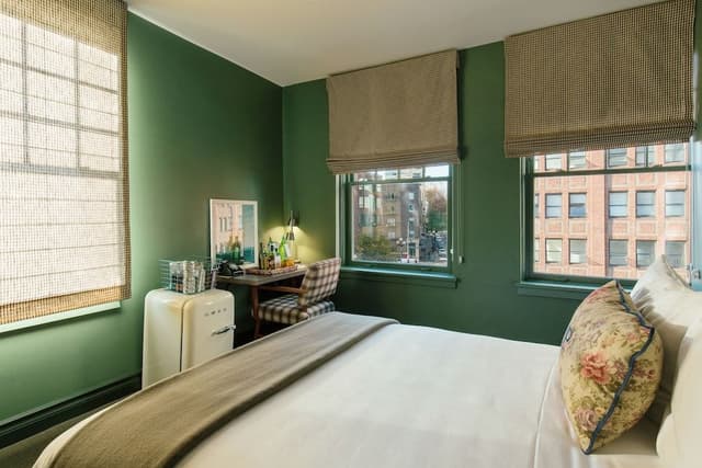 Deluxe Room, 1 Queen Bed (The Deluxe Queen)