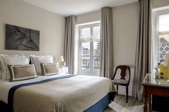 Superior Room with Louvre View