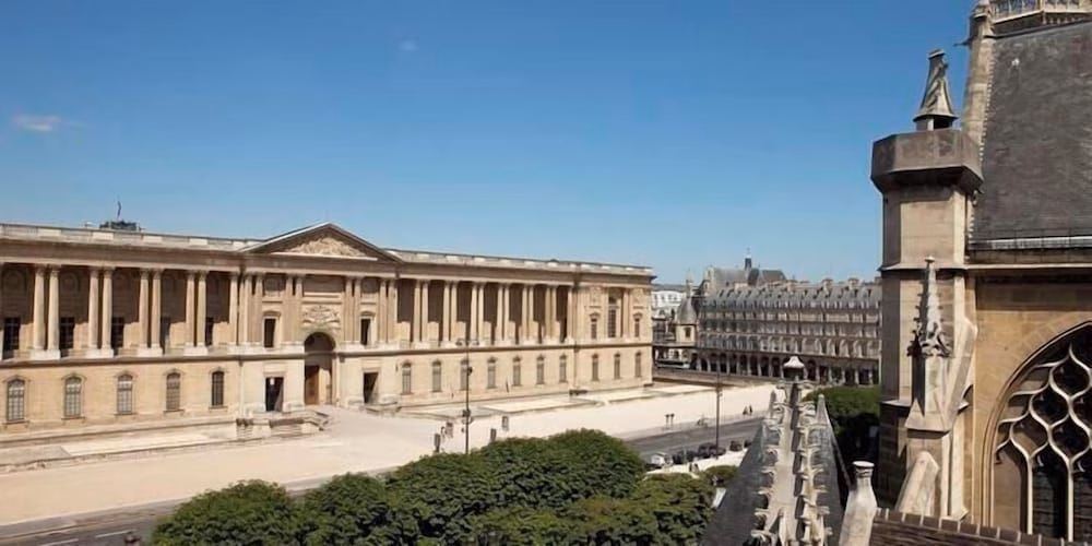 Hotel de la Place du Louvre1