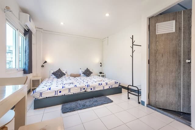 Superior Twin Room Private Bathroom