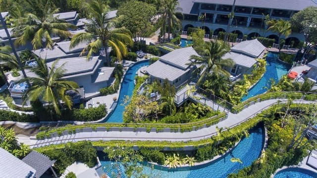The Level Duplex Boat Suite Pool Access