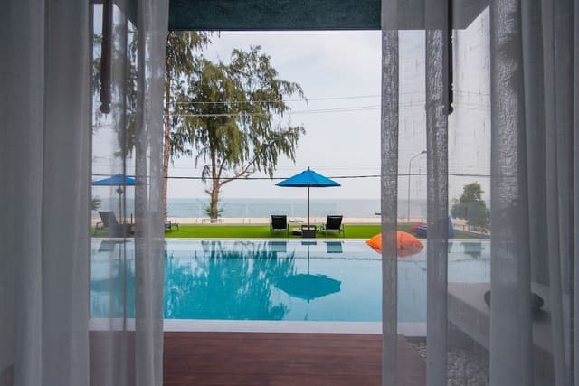 Pool Access Sea View