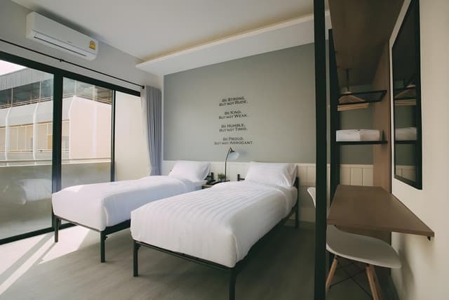 Studio Twin bed