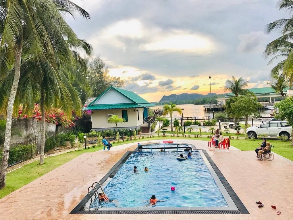 The Coco Grand Chalet Pakbara4