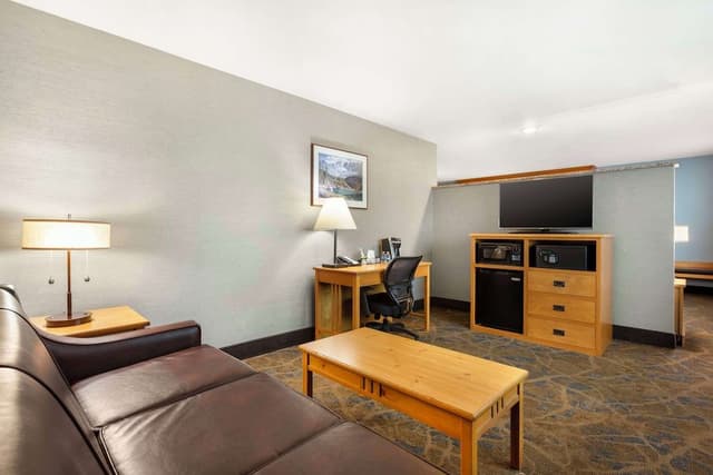 Suite, 1 King Bed, Non Smoking, Jetted Tub