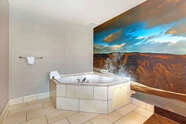 Suite, 1 King Bed, Non Smoking, Jetted Tub