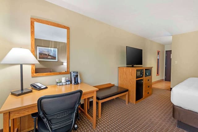 Standard Room, 1 King Bed, Accessible, Non Smoking
