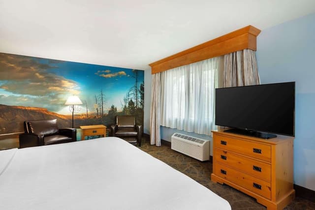 Suite, 1 King Bed, Non Smoking, Jetted Tub