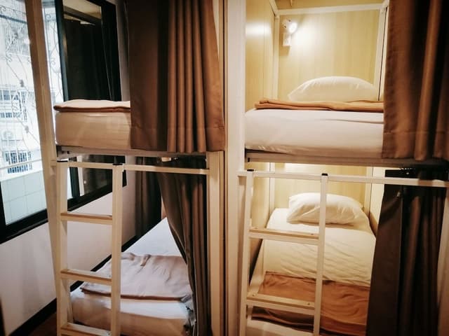 4 People Room Shared Bathroom