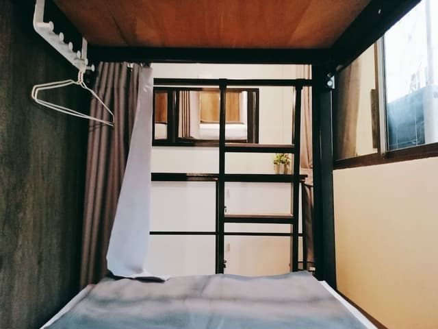 4 People Room Shared Bathroom