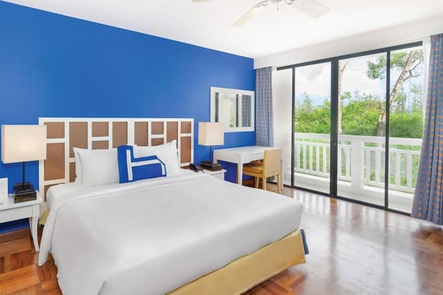 Premier Suite, 1 King Bed, Golf View