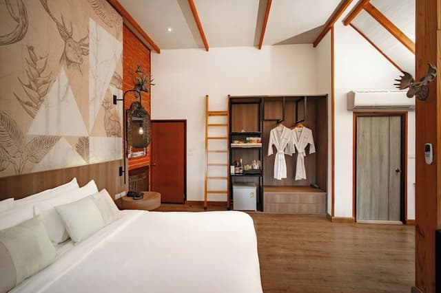 Tree House Suite