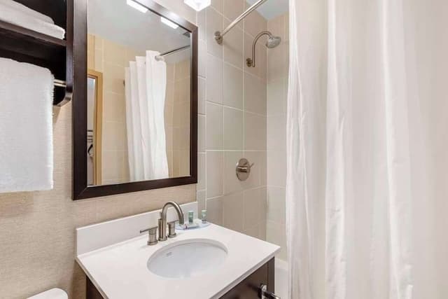 Standard Room, 1 Queen Bed, Non Smoking, Refrigerator & Microwave