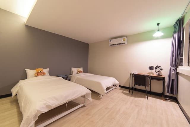 Private Twin Room with Shared Bathroom