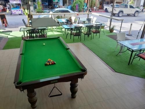 Oasis Hostel and Bar3