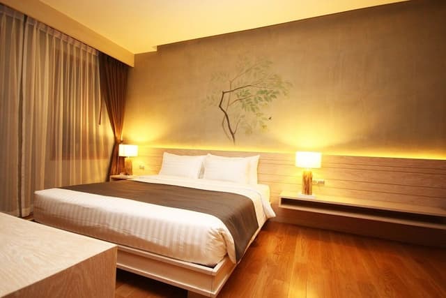 Premier Suite, 1 Double Bed, Balcony, Garden View