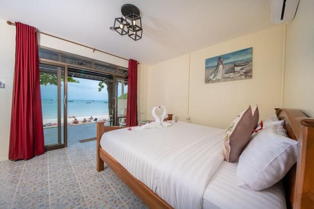 Deluxe Double Room, 1 King Bed, Beach View, Beachfront
