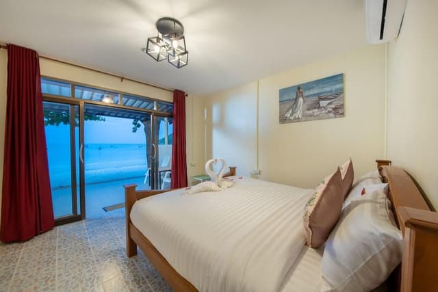 Deluxe Double Room, 1 King Bed, Beach View, Beachfront