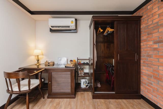 Lanna Family Room with Garden