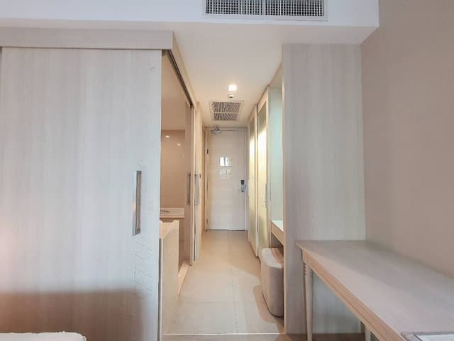 Deluxe Room, 1 King Bed, Pool Access
