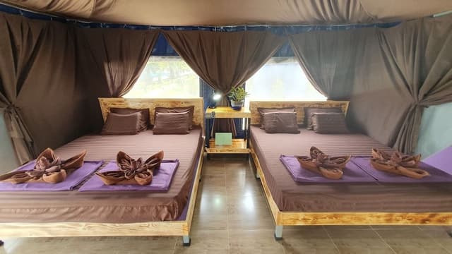 Quadruple Tented Room
