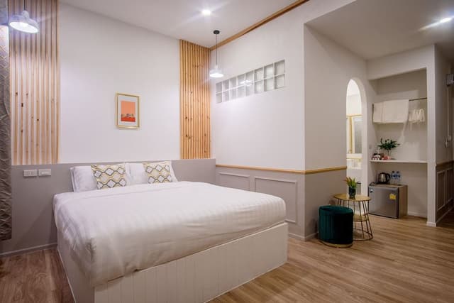 Suite, Balcony