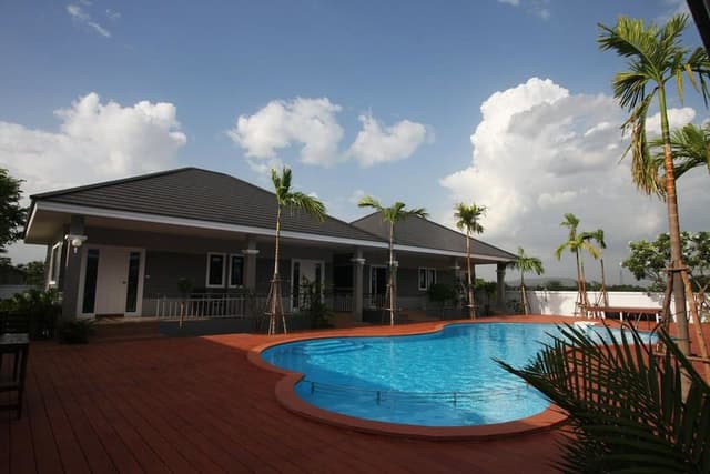 Villa with Pool View