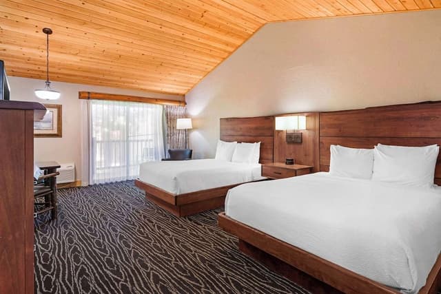 Standard Room, 2 Queen Beds, Accessible, Bathtub