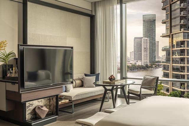 Deluxe Room, River View (King)