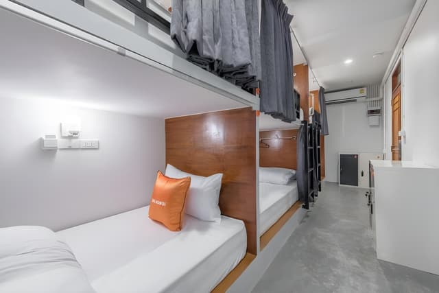 6-Bed Mixed Dormitory with Shared Bathroom