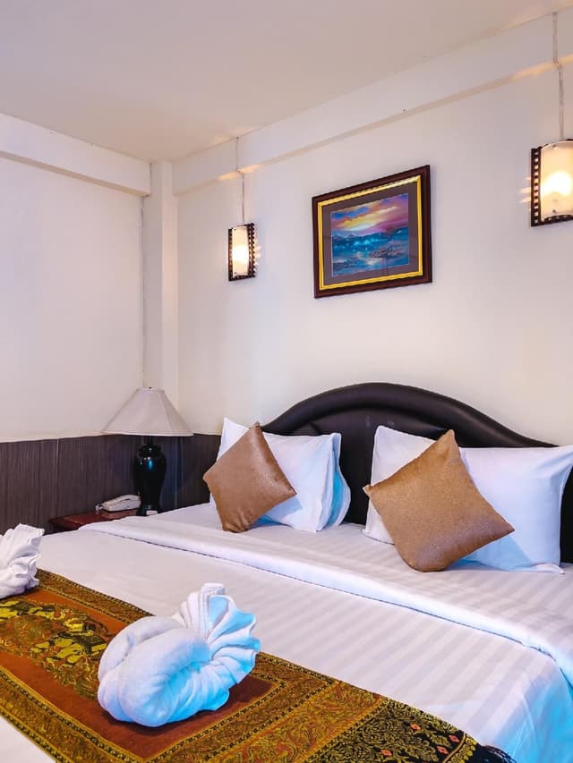 Deluxe Queen Room
